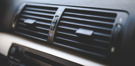 Sabe quando deve fazer a limpeza do sistema do ar condicionado do seu carro?