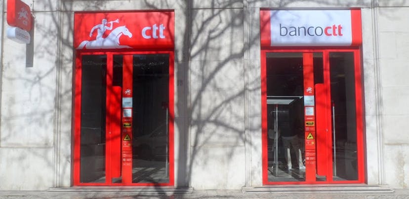 Banco CTT deixa clientes sem dinheiro para as compras de Natal