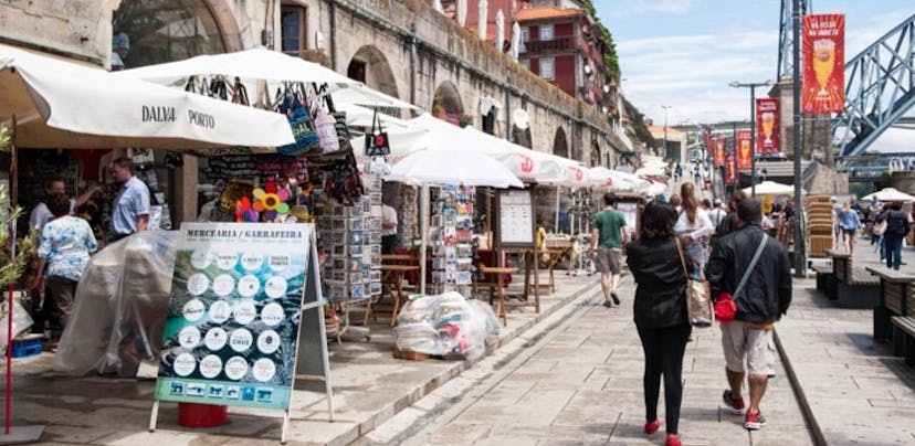 Agências britânicas ensinam turistas a apresentar queixas falsas em Portugal